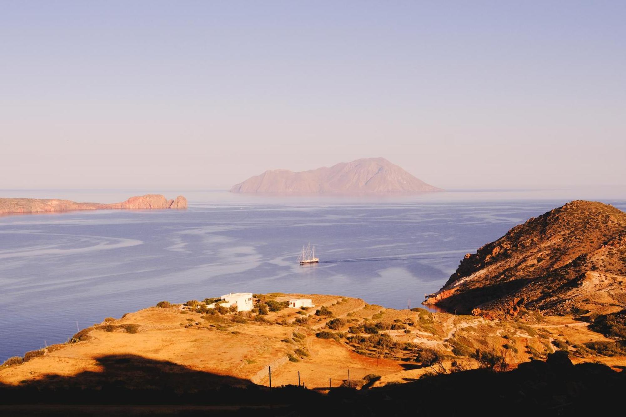 Odyssey Rock Milos Sunset Suites Plaka  Exterior foto