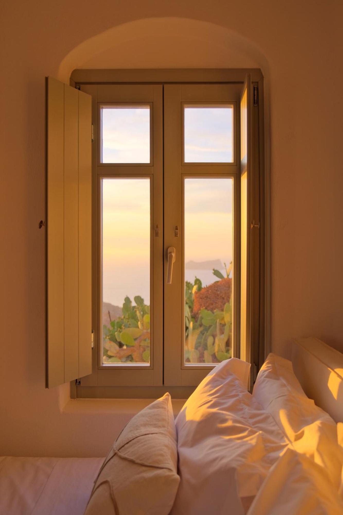 Odyssey Rock Milos Sunset Suites Plaka  Quarto foto