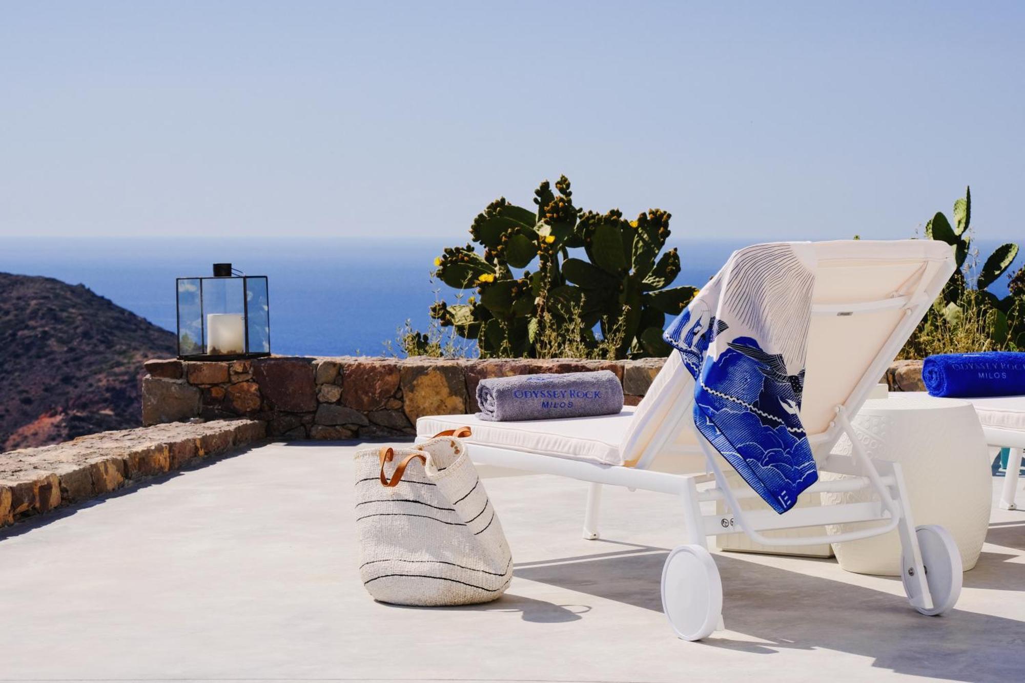 Odyssey Rock Milos Sunset Suites Plaka  Quarto foto