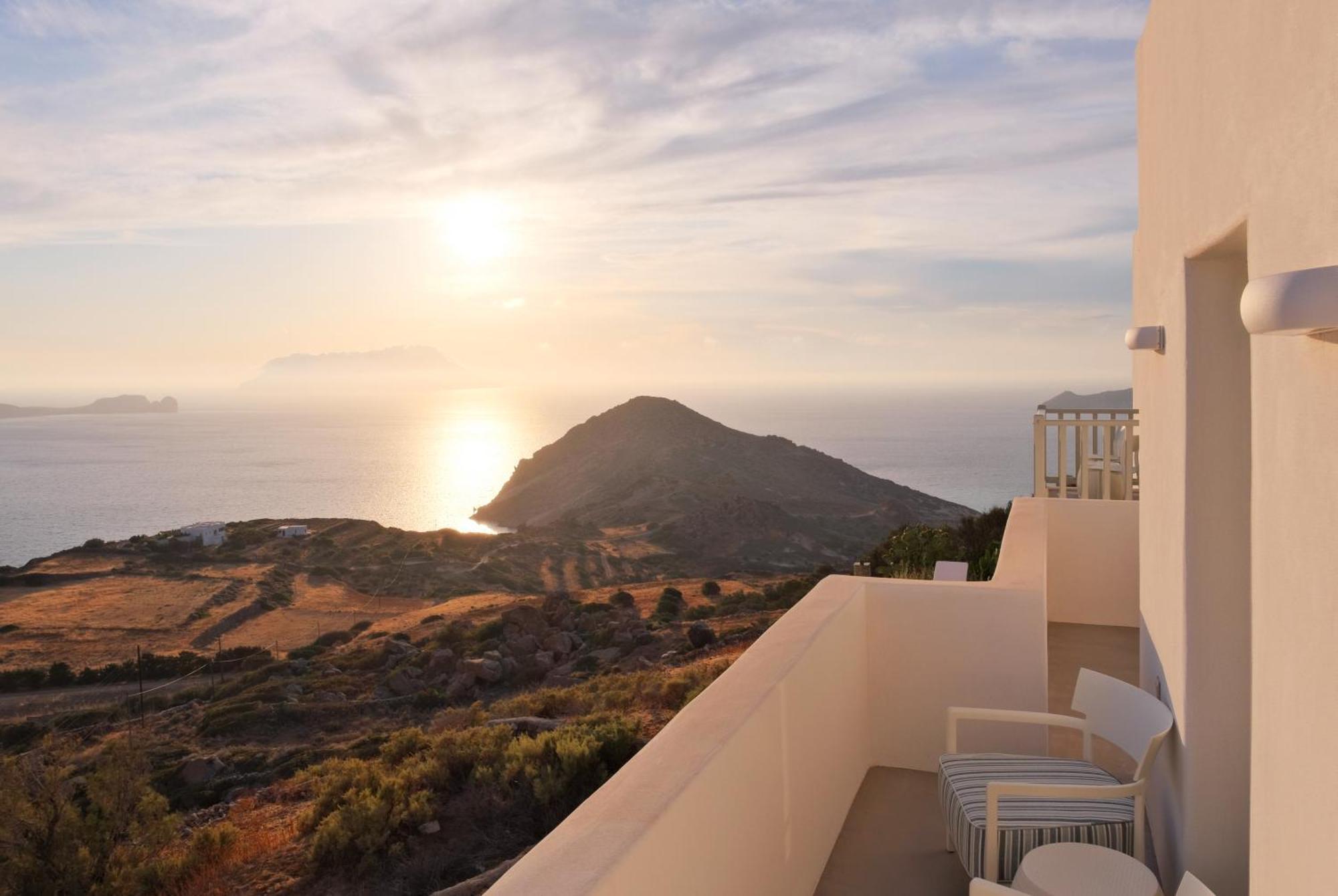 Odyssey Rock Milos Sunset Suites Plaka  Quarto foto
