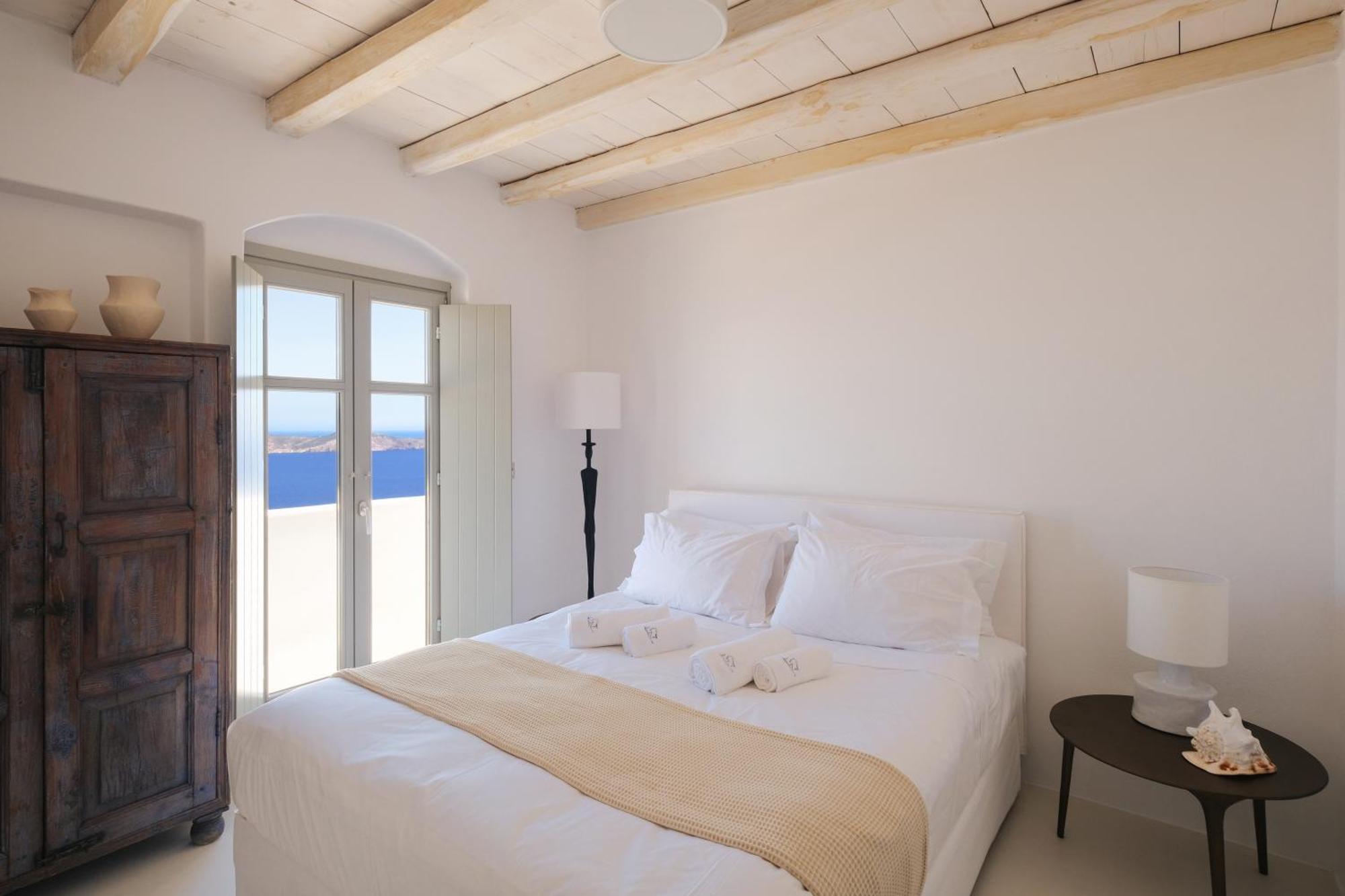 Odyssey Rock Milos Sunset Suites Plaka  Quarto foto